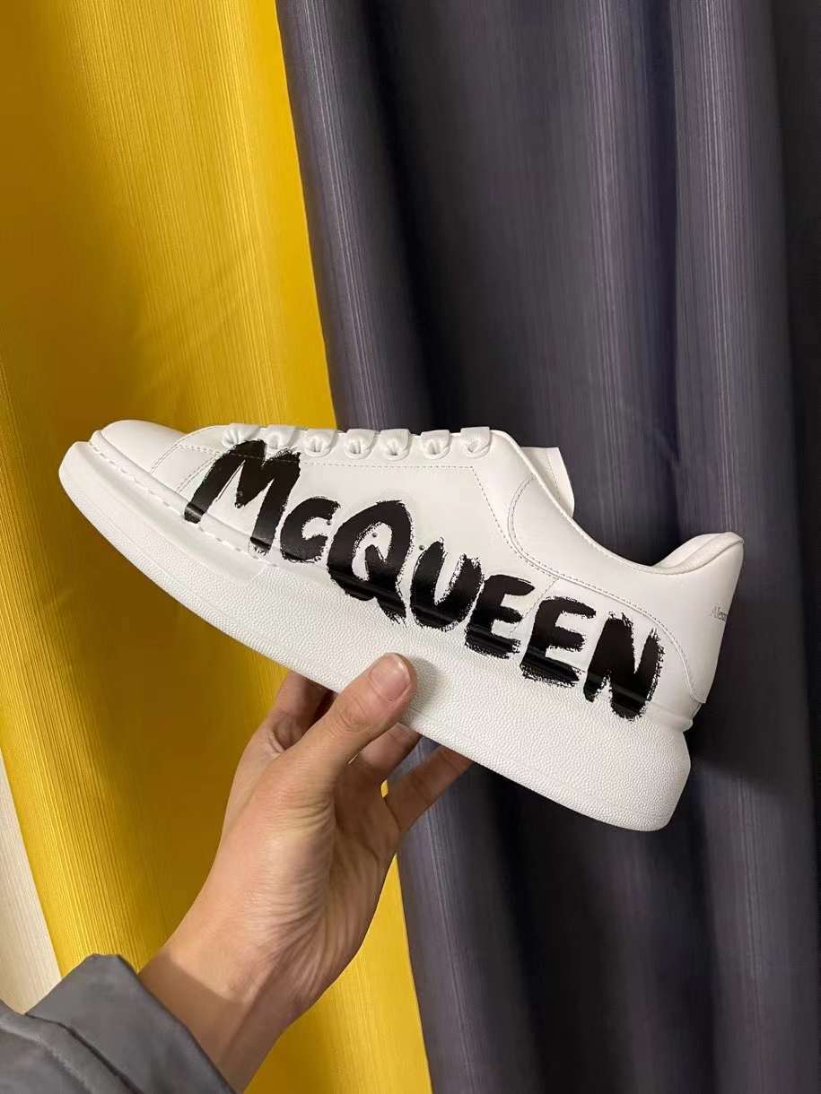 Alexander McQueen Oversized Sneaker Weiß
