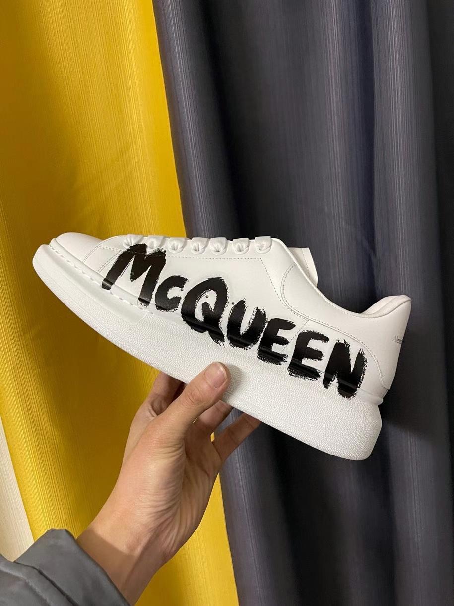 Alexander McQueen Oversized Sneaker Weiß